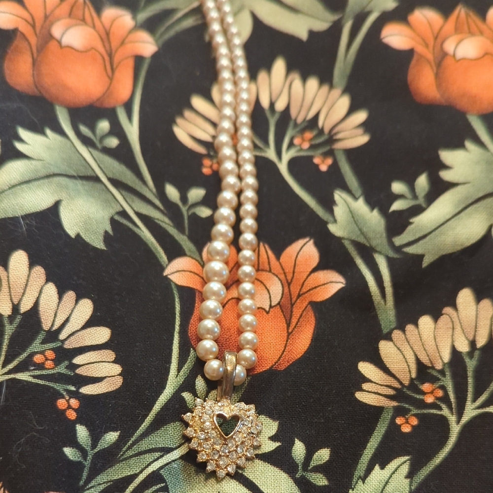 Elegant Pearl Necklace with Gold Heart Pendant